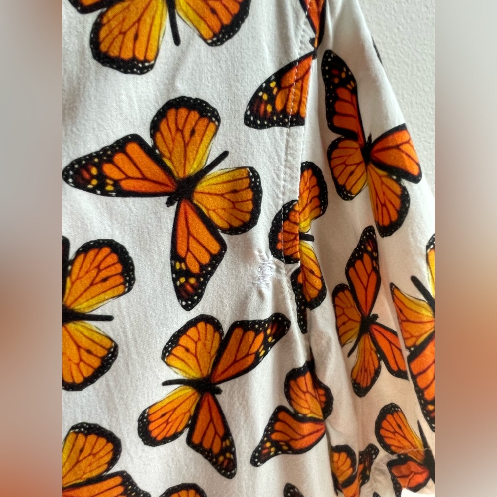 Petals and Peacocks Monarch Butterfly Button Up Size Small - Picture 4 of 14
